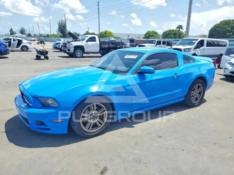 2013 Ford MUSTANG фото
