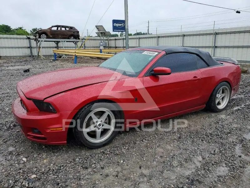 2013 Ford MUSTANG фото