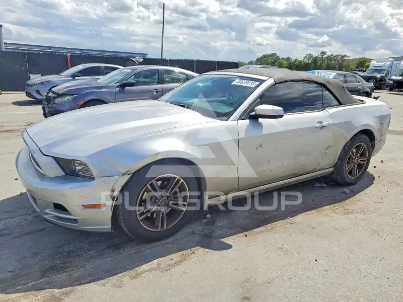 2013 Ford MUSTANG фото