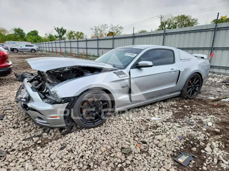 2013 Ford MUSTANG фото