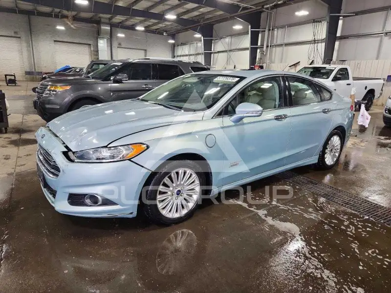 2013 Ford FUSION фото