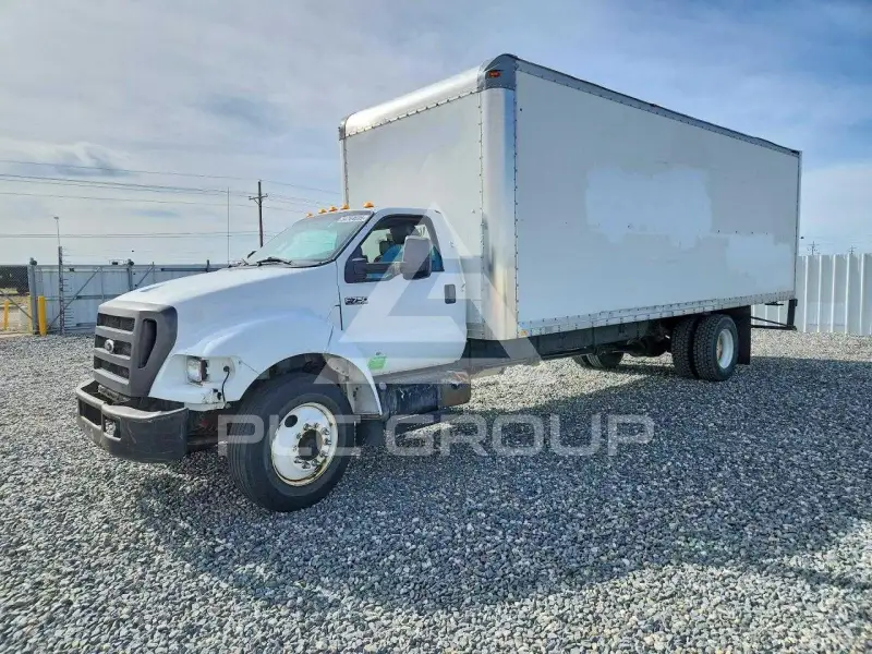 2013 Ford F-750 photo