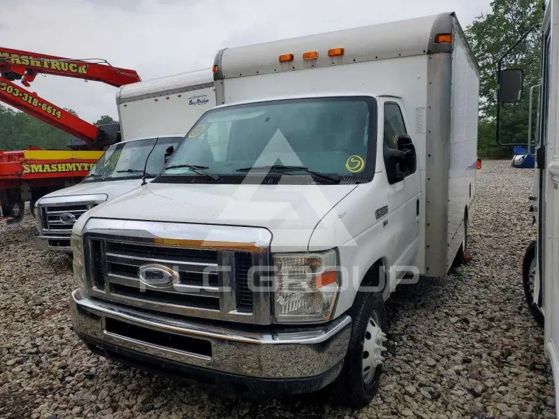 2013 Ford E-350 фото