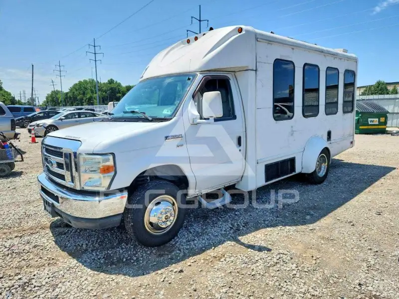 2013 Ford E-350 фото