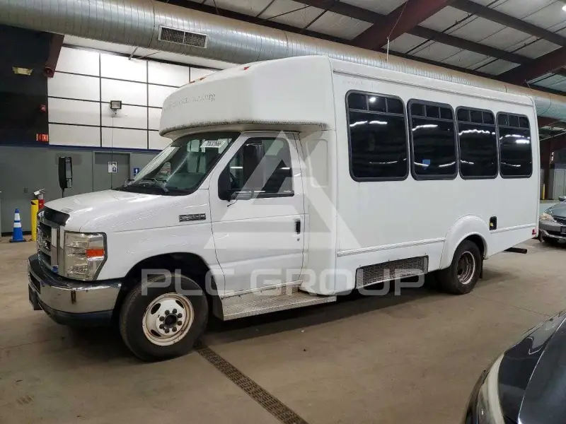 2013 Ford E-350 photo