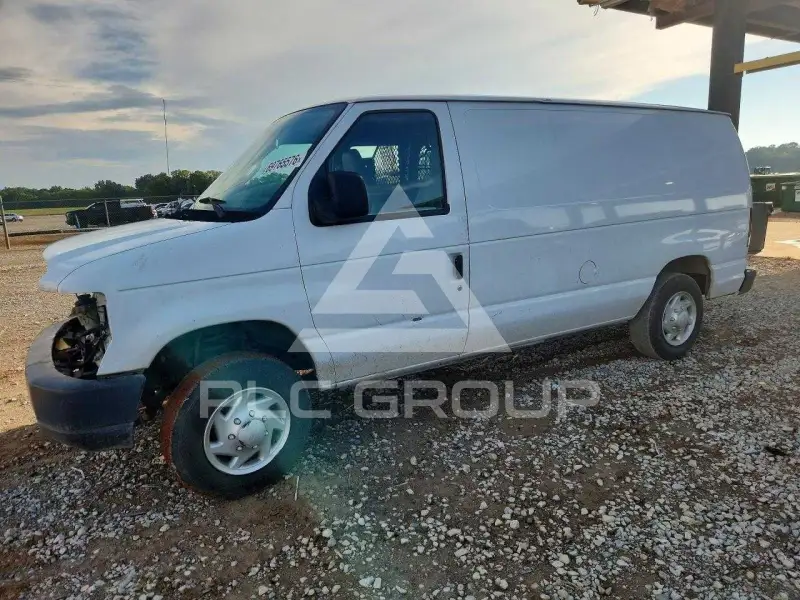 2013 Ford E-150 фото