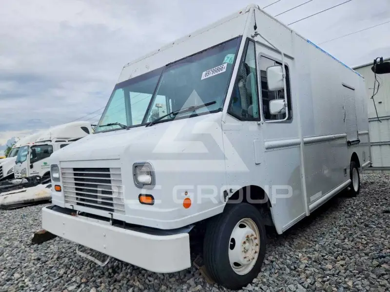 2013 Ford F-590 photo