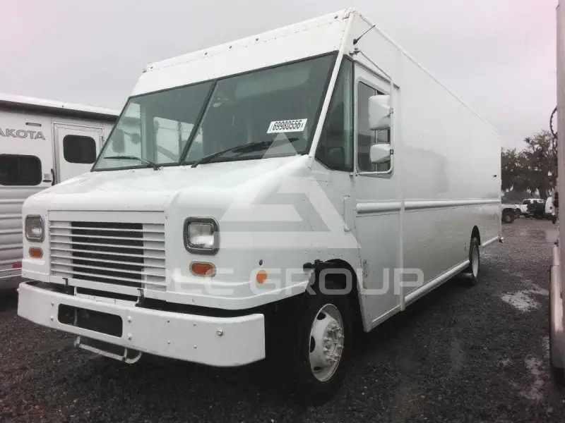 2013 Ford F-590 photo