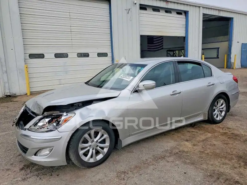 2013 Hyundai Genesis photo