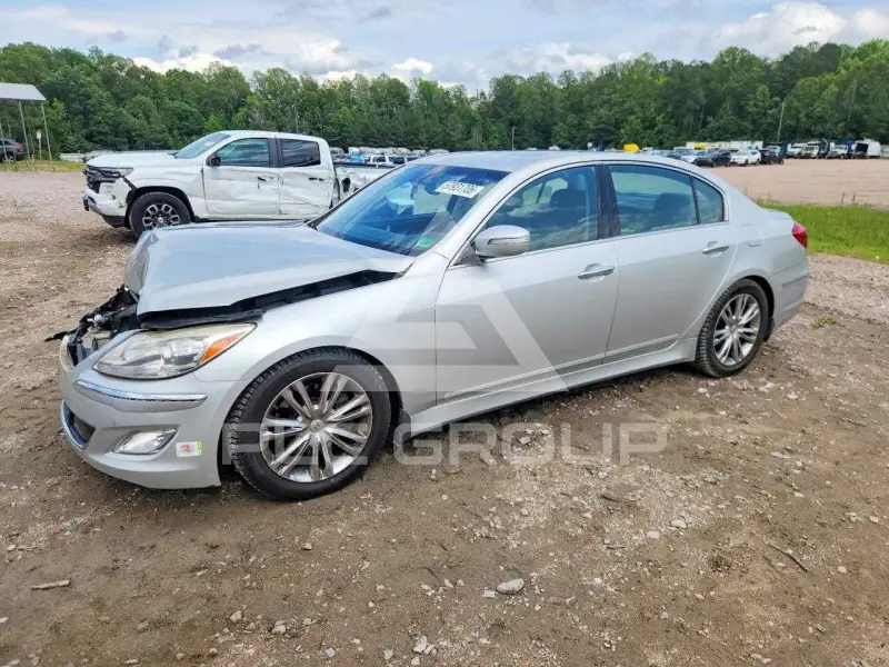 2013 Hyundai Genesis photo