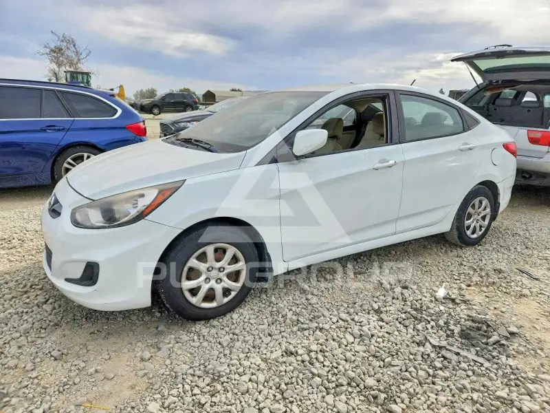 2013 Hyundai Accent photo