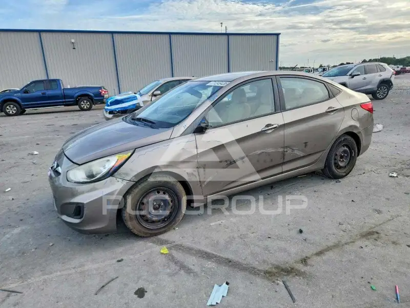 2013 Hyundai Accent photo
