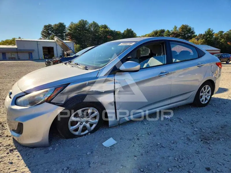 2013 Hyundai Accent photo