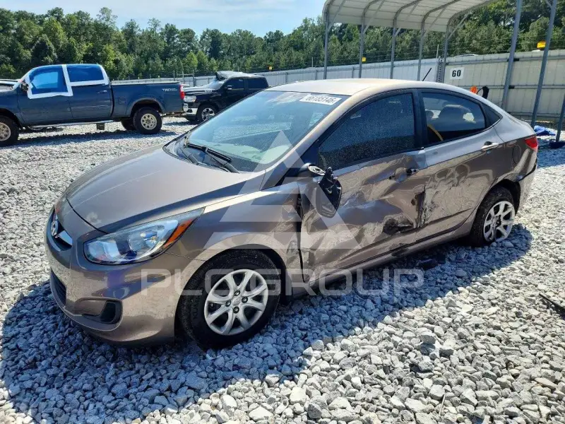 2013 Hyundai Accent photo
