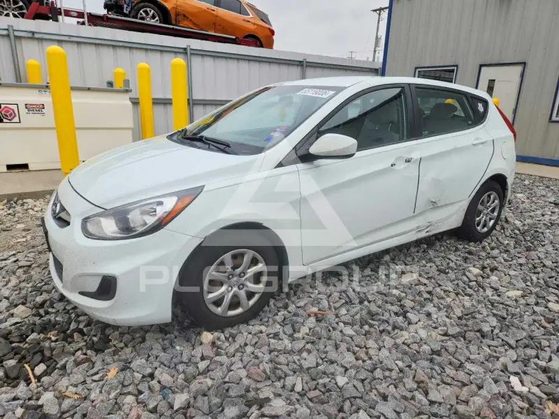 2013 Hyundai Accent фото