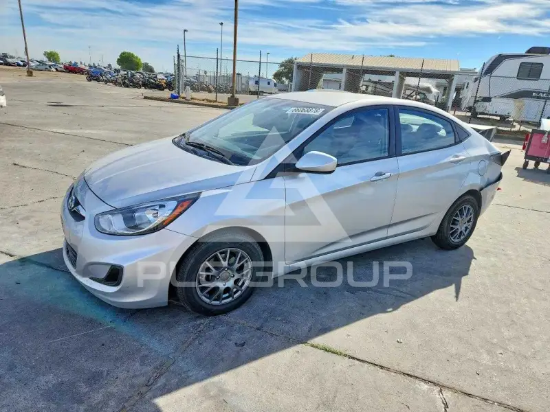 2013 Hyundai Accent photo