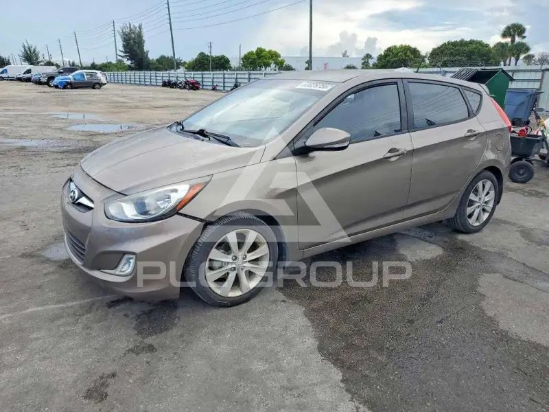 2013 Hyundai Accent photo