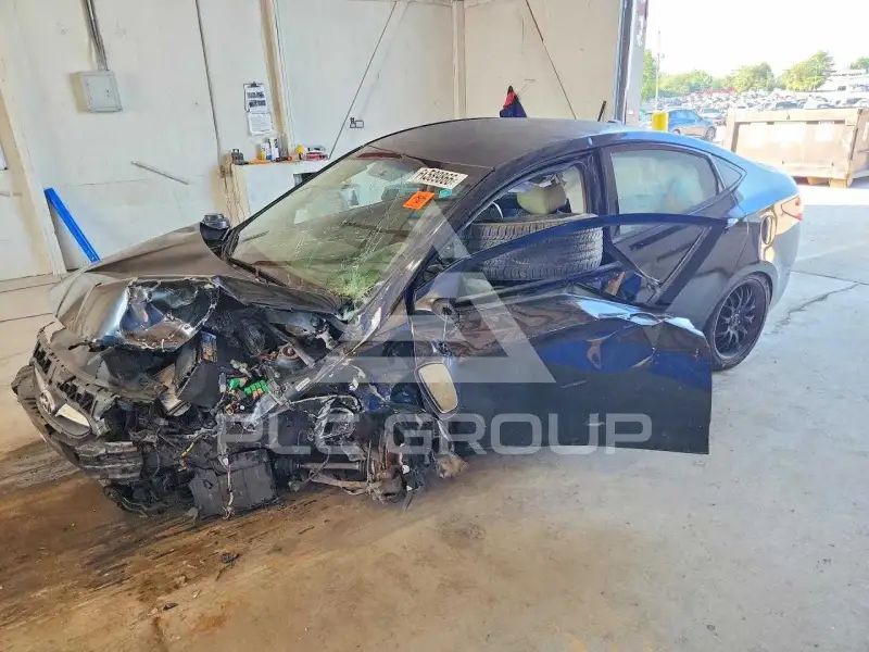 2013 Hyundai Accent photo