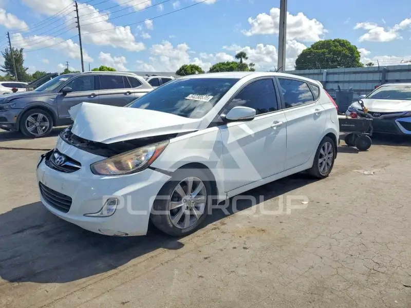 2013 Hyundai Accent фото