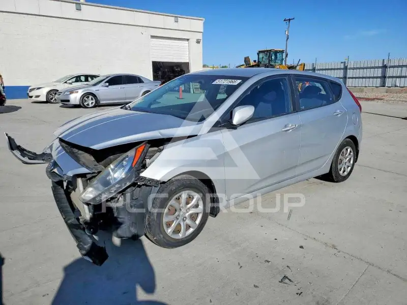 2013 Hyundai Accent фото
