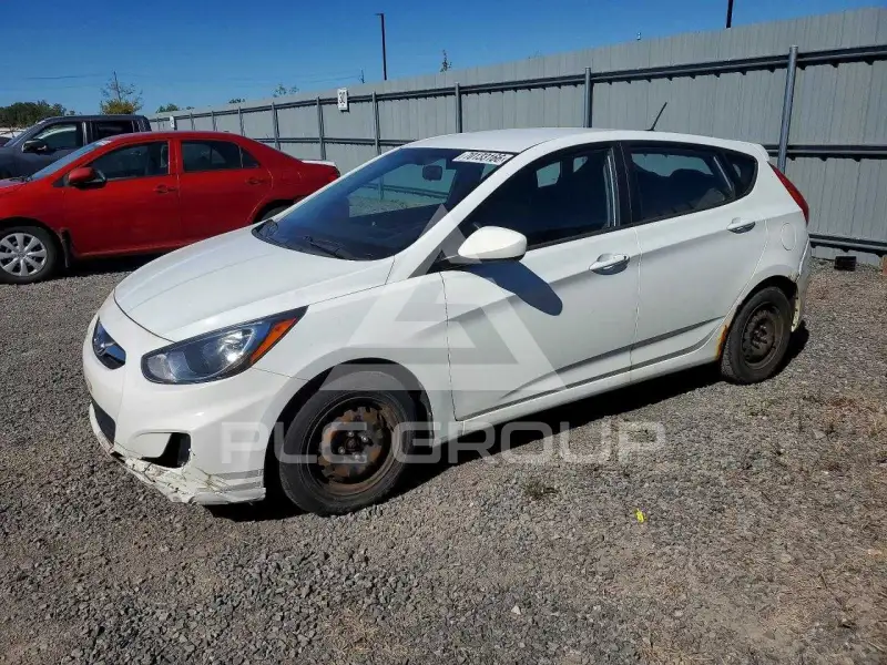 2013 Hyundai Accent photo