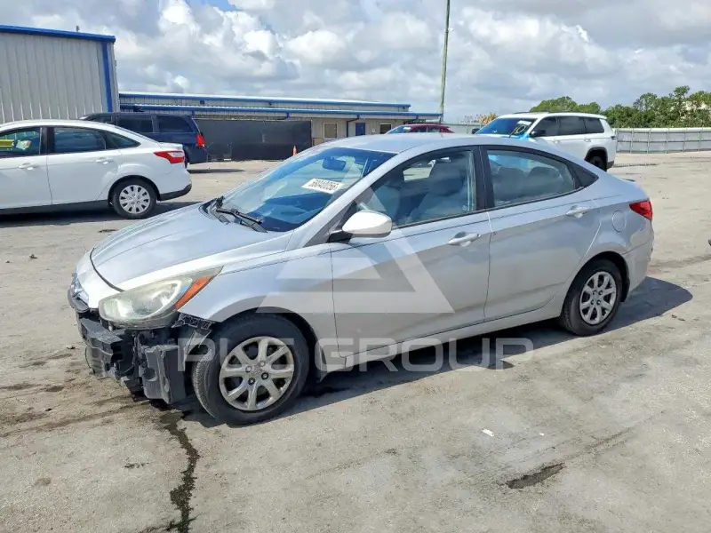 2013 Hyundai Accent фото