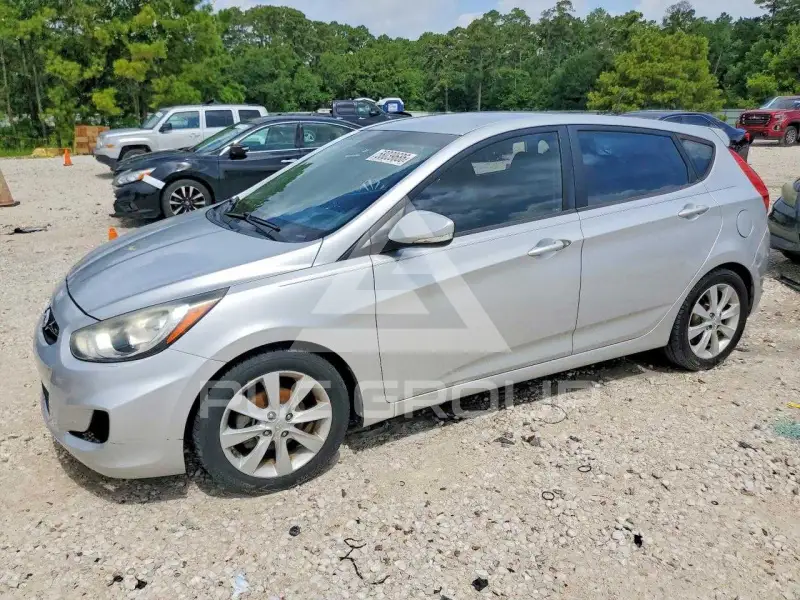 2013 Hyundai Accent photo