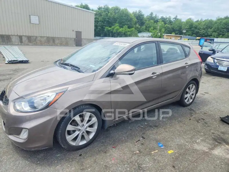 2013 Hyundai Accent photo