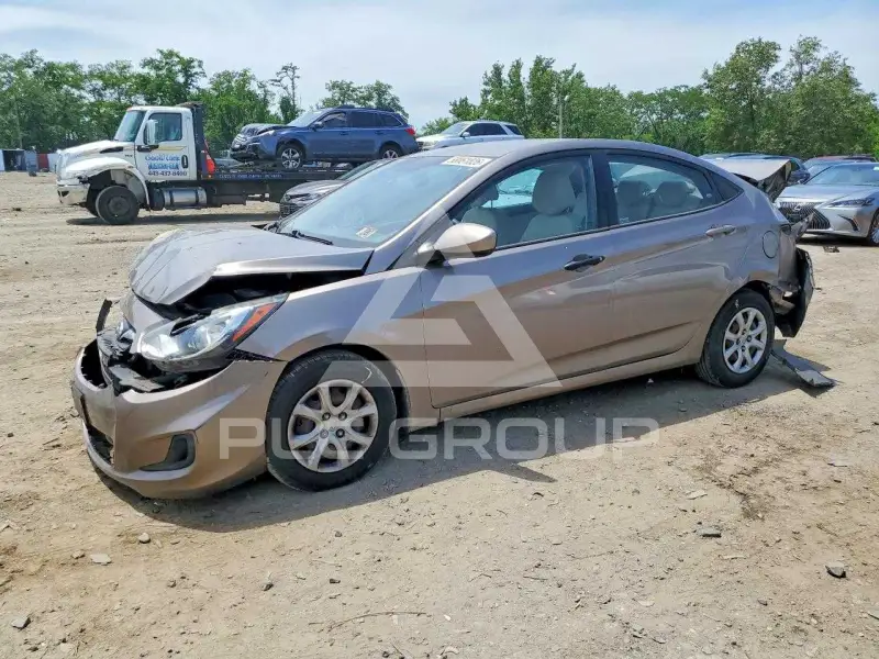 2013 Hyundai Accent фото