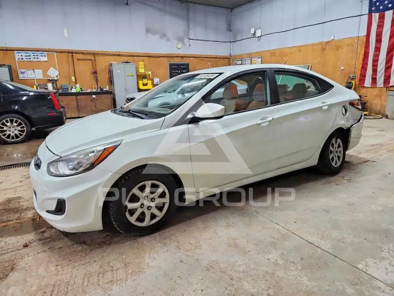 2013 Hyundai Accent photo