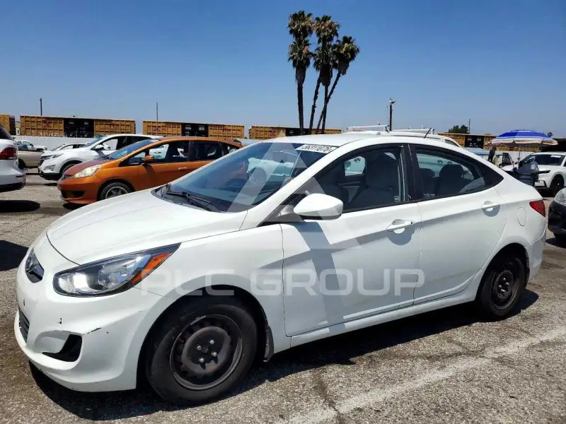 2013 Hyundai Accent photo