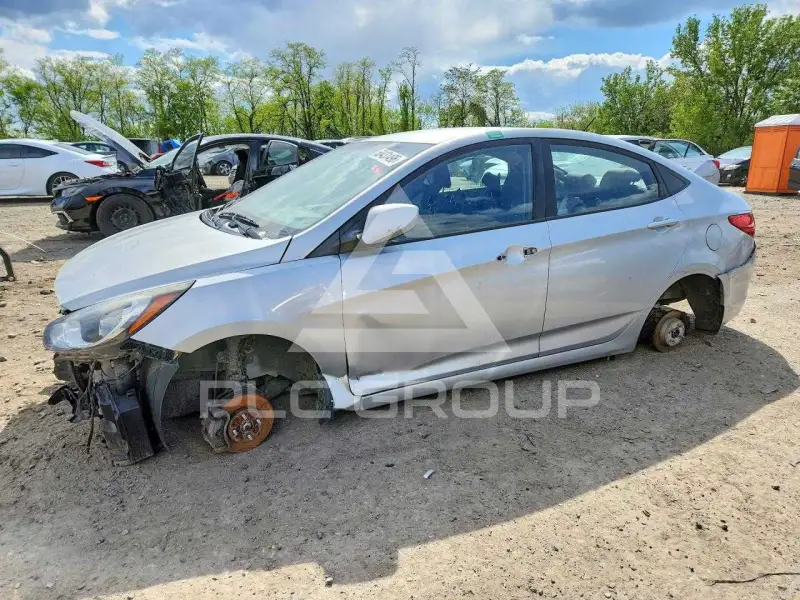 2013 Hyundai Accent photo