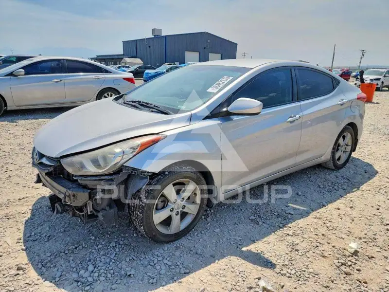 2013 Hyundai Elantra photo