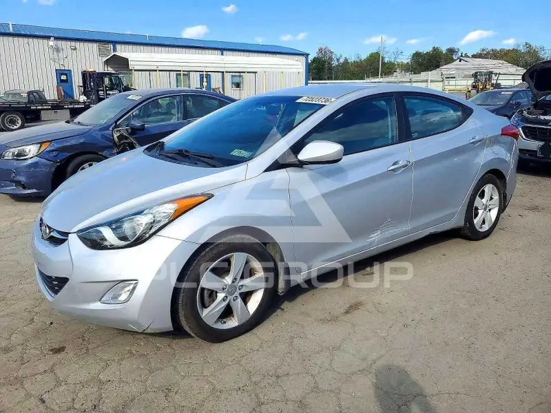 2013 Hyundai Elantra photo