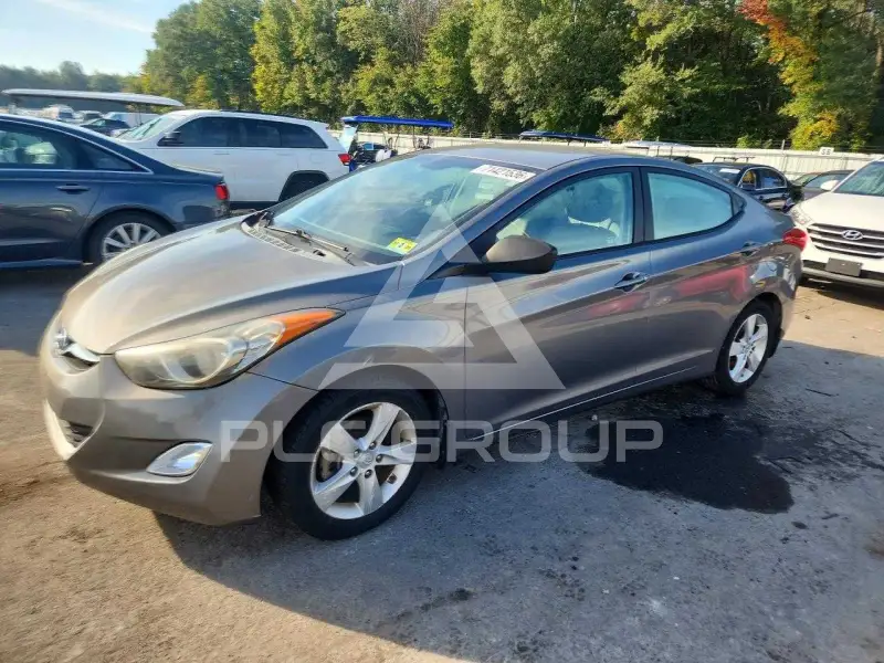 2013 Hyundai Elantra photo