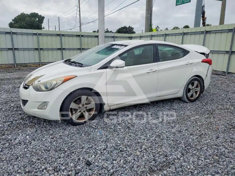 2013 Hyundai Elantra photo