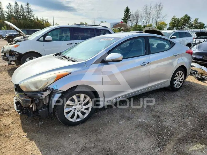 2013 Hyundai Elantra photo