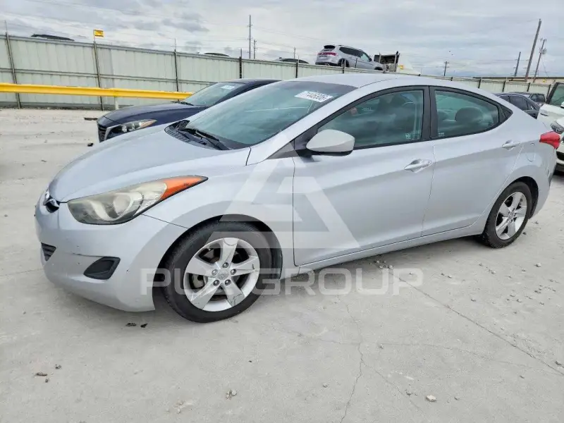 2013 Hyundai Elantra photo