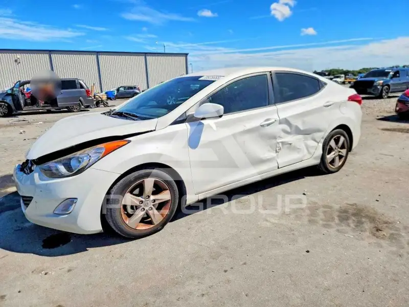 2013 Hyundai Elantra photo