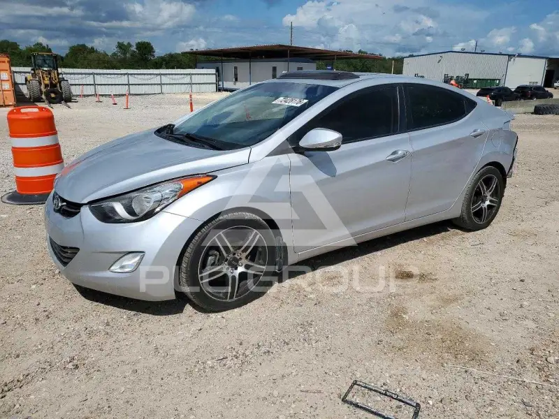 2013 Hyundai Elantra photo