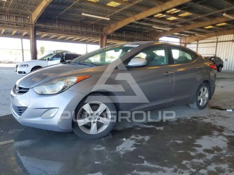 2013 Hyundai Elantra photo