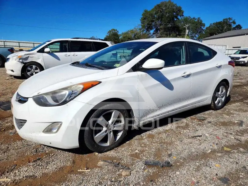 2013 Hyundai Elantra photo