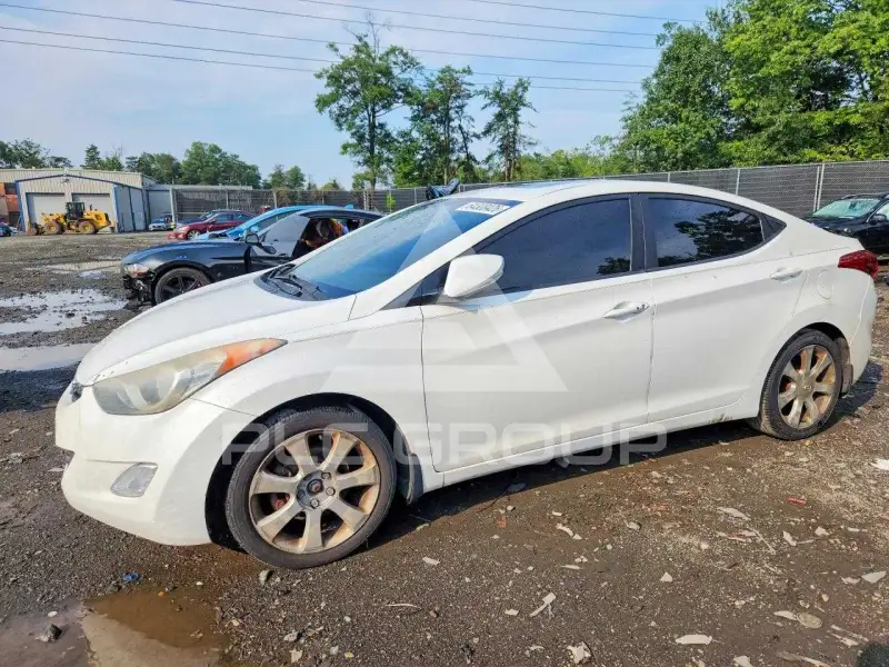 2013 Hyundai Elantra photo