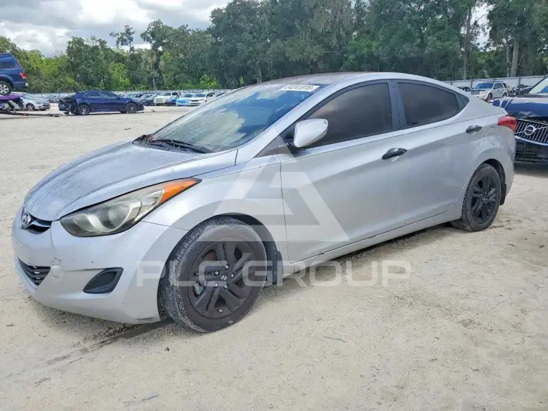 2013 Hyundai Elantra photo