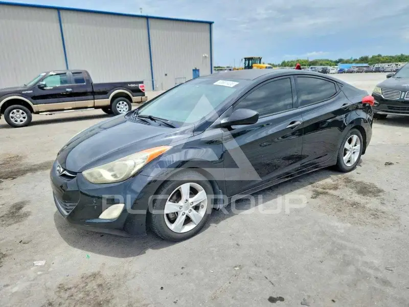 2013 Hyundai Elantra photo