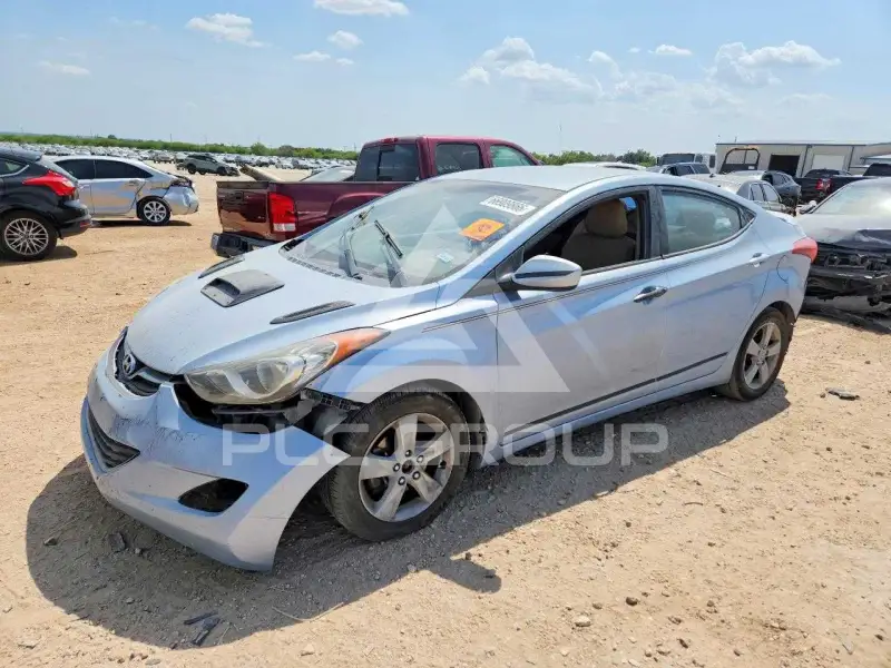 2013 Hyundai Elantra photo