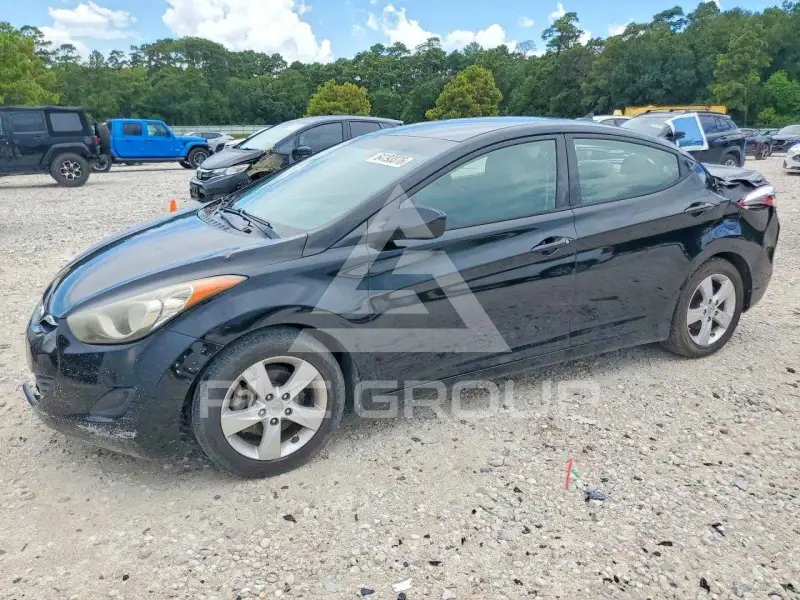 2013 Hyundai Elantra photo