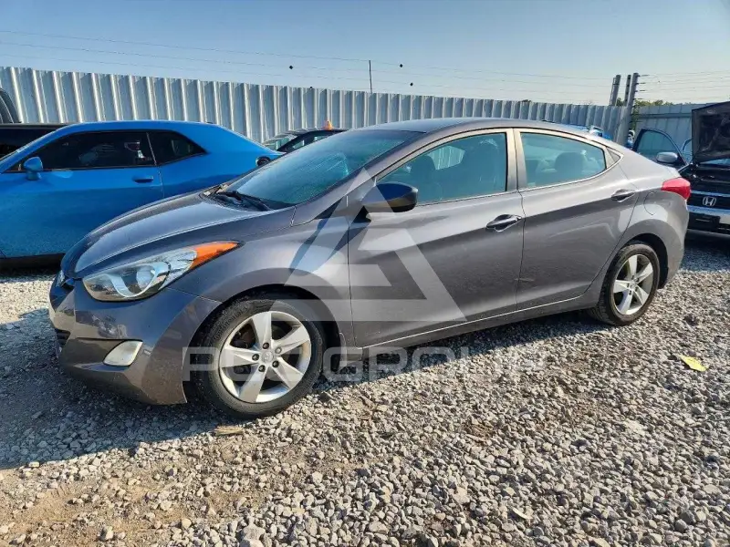 2013 Hyundai Elantra photo
