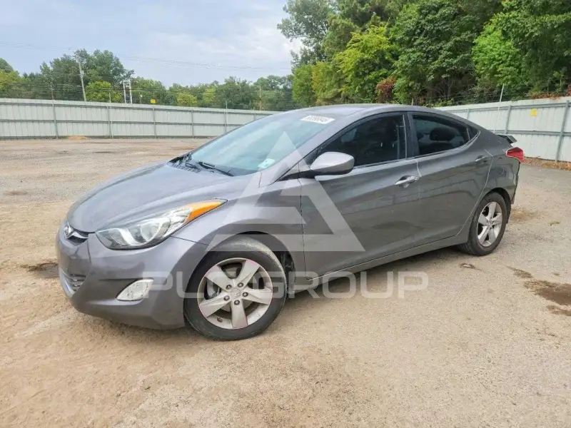 2013 Hyundai Elantra photo