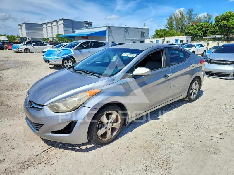 2013 Hyundai Elantra фото